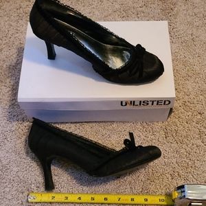 UNLISTED Charm-ing Black size 10
